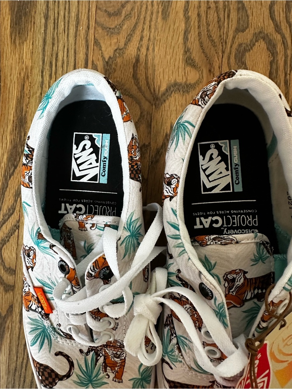 ⭐️BRAND NEW ⭐️Vans tiger Low-Top lace Sneakers - White with Orange Tiger - Picture 3 of 6